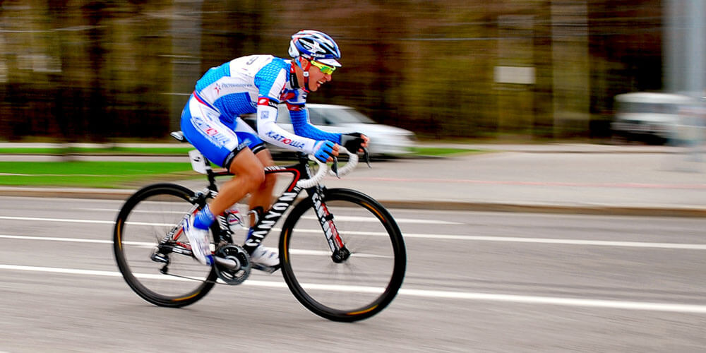 Les meilleurs cyclistes pédalent à cadence supérieure à intensité élevée