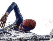 Triathlon : nager moins vite pour rouler et courir plus vite !