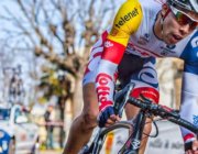 Pourquoi les cyclistes professionnels ont-ils tendance à pédaler à cadence élevée?