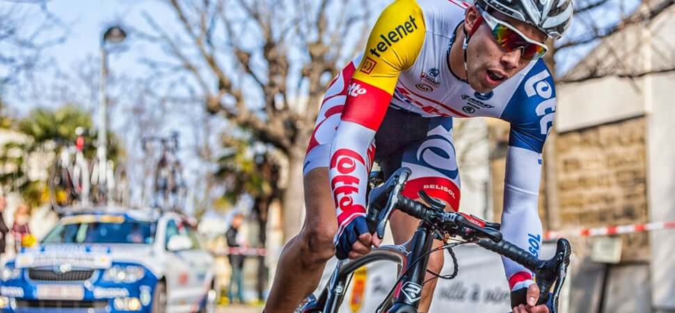 Pourquoi les cyclistes professionnels ont-ils tendance à pédaler à cadence élevée?