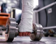 Pour éviter la perte musculaire d’un membre immobilisé : de la musculation du membre opposé !
