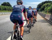 Politesse en peloton d’entraînement cycliste
