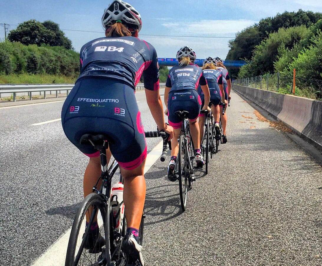 Politesse en peloton d’entraînement cycliste