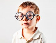 Les enfants, prenez soin de vos yeux : sortez jouer dehors !