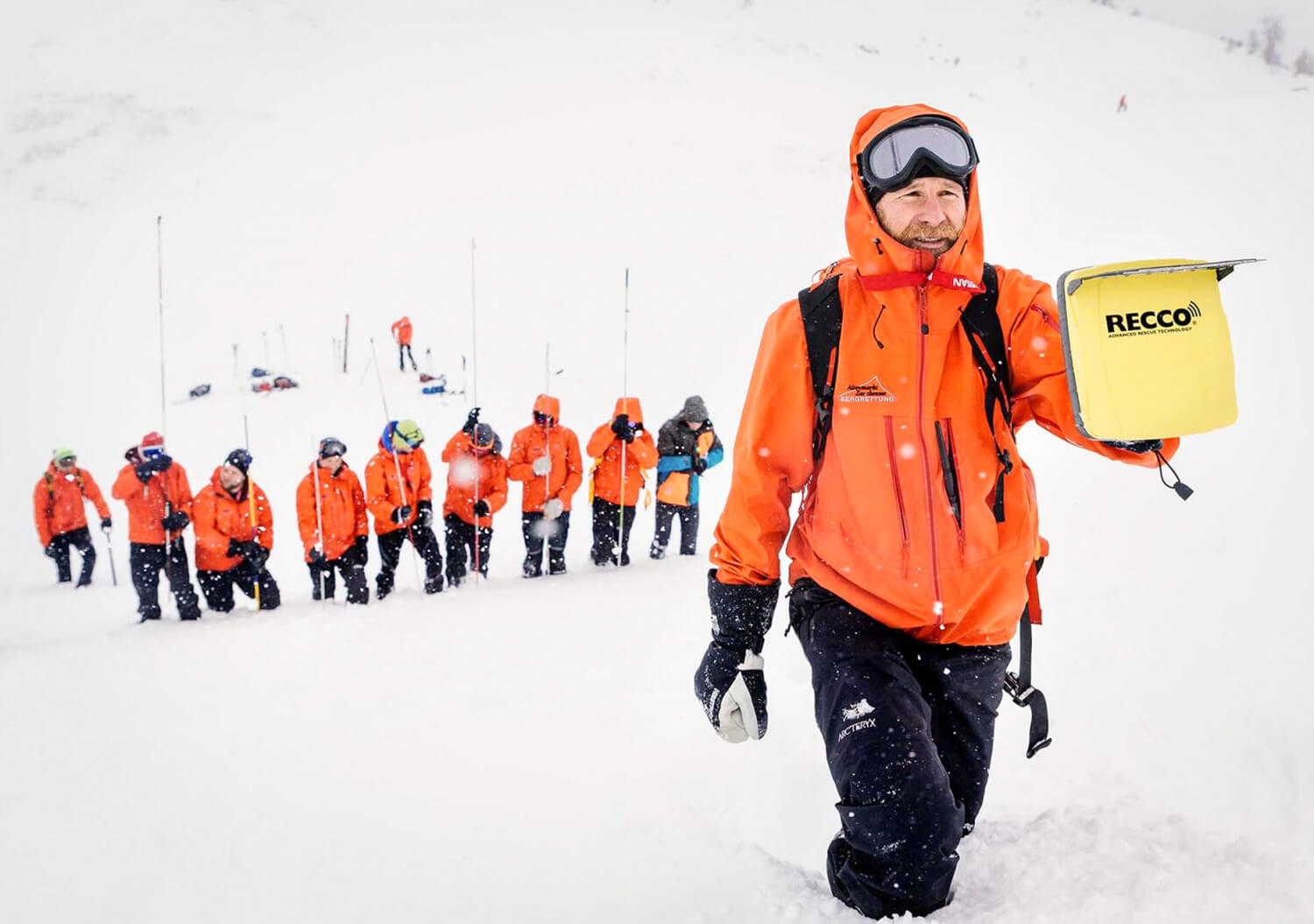 La sécurité en plein air | Balises RECCO, guides de montagne et secourisme